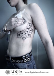 tatuaje-pecho-mandala-Logia-Barcelona-Dasly   